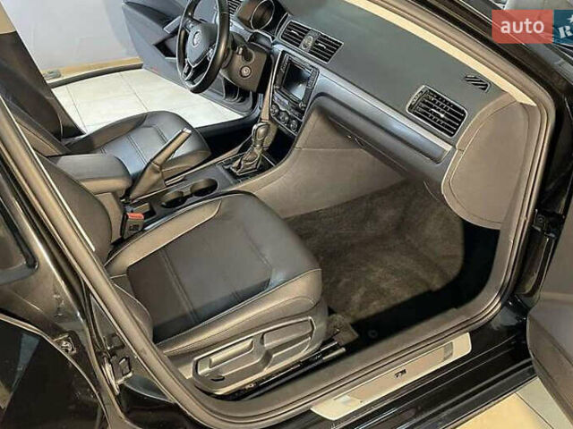 Черный Фольксваген Пассат, объемом двигателя 1.8 л и пробегом 142 тыс. км за 14600 $, фото 6 на Automoto.ua