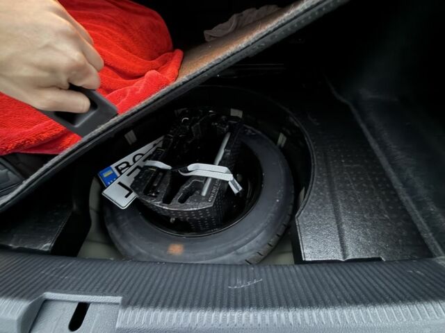 Черный Фольксваген Пассат, объемом двигателя 1.8 л и пробегом 145 тыс. км за 14800 $, фото 14 на Automoto.ua