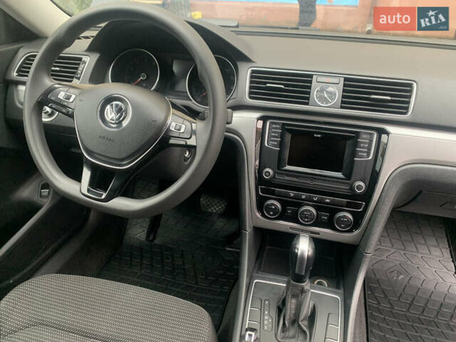 Черный Фольксваген Пассат, объемом двигателя 1.8 л и пробегом 195 тыс. км за 11000 $, фото 9 на Automoto.ua