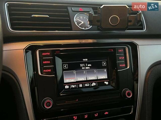 Черный Фольксваген Пассат, объемом двигателя 1.8 л и пробегом 225 тыс. км за 11990 $, фото 22 на Automoto.ua