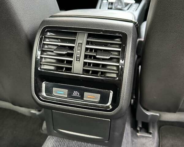 Чорний Фольксваген Пассат, об'ємом двигуна 1.97 л та пробігом 221 тис. км за 18400 $, фото 122 на Automoto.ua