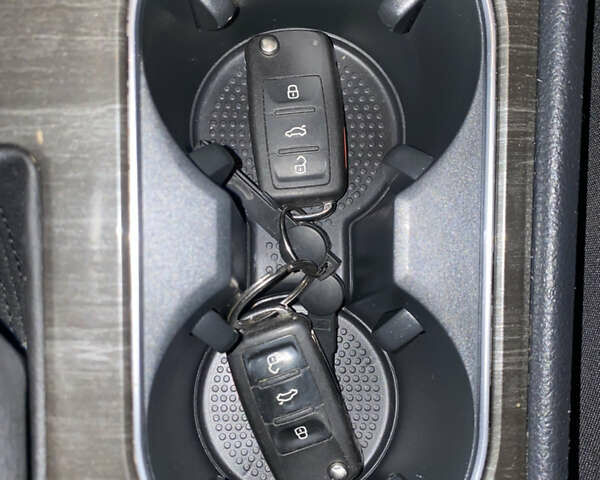 Чорний Фольксваген Пассат, об'ємом двигуна 1.8 л та пробігом 205 тис. км за 13100 $, фото 12 на Automoto.ua