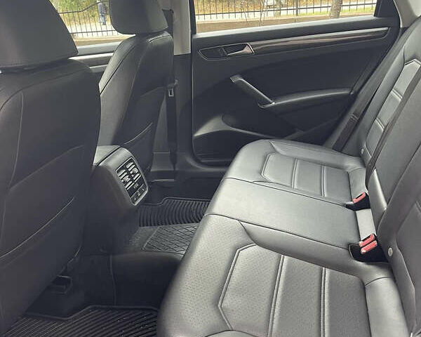 Черный Фольксваген Пассат, объемом двигателя 1.8 л и пробегом 195 тыс. км за 12800 $, фото 7 на Automoto.ua