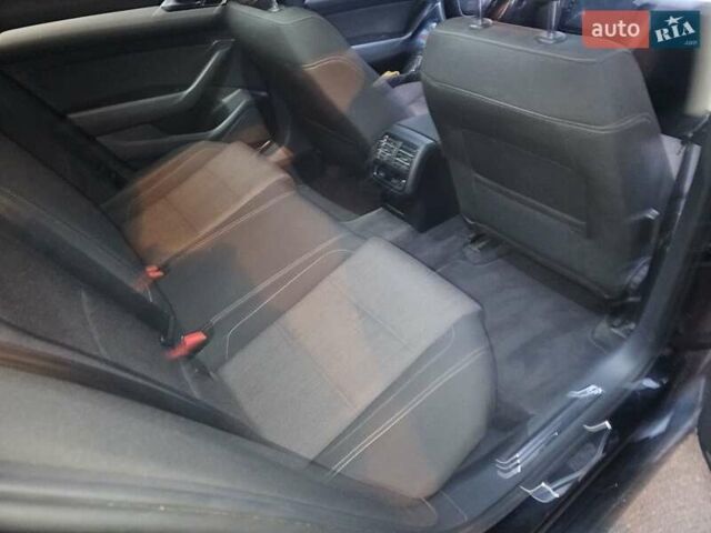 Черный Фольксваген Пассат, объемом двигателя 1.8 л и пробегом 175 тыс. км за 15800 $, фото 12 на Automoto.ua