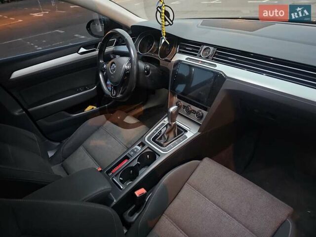 Черный Фольксваген Пассат, объемом двигателя 1.8 л и пробегом 175 тыс. км за 15800 $, фото 9 на Automoto.ua