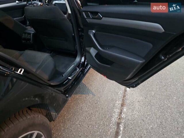 Черный Фольксваген Пассат, объемом двигателя 1.8 л и пробегом 175 тыс. км за 15800 $, фото 13 на Automoto.ua