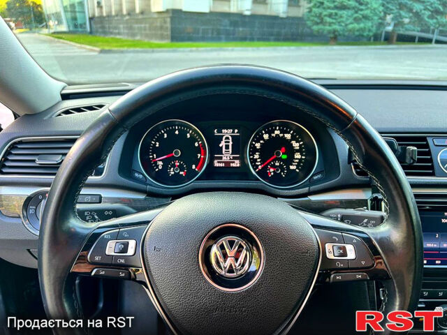 Чорний Фольксваген Пассат, об'ємом двигуна 1.8 л та пробігом 78 тис. км за 12950 $, фото 6 на Automoto.ua