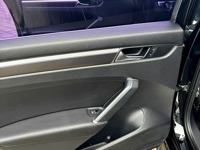 Черный Фольксваген Пассат, объемом двигателя 1.8 л и пробегом 225 тыс. км за 12000 $, фото 9 на Automoto.ua