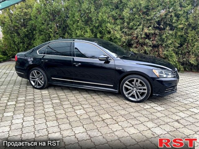 Черный Фольксваген Пассат, объемом двигателя 1.8 л и пробегом 225 тыс. км за 12000 $, фото 2 на Automoto.ua