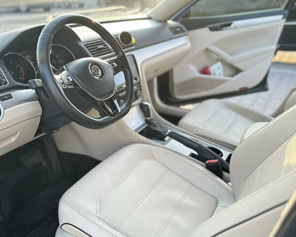 Черный Фольксваген Пассат, объемом двигателя 1.8 л и пробегом 128 тыс. км за 12800 $, фото 2 на Automoto.ua