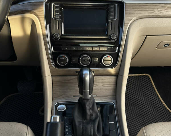 Черный Фольксваген Пассат, объемом двигателя 1.8 л и пробегом 168 тыс. км за 15500 $, фото 15 на Automoto.ua