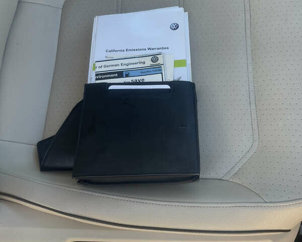 Черный Фольксваген Пассат, объемом двигателя 1.8 л и пробегом 100 тыс. км за 13999 $, фото 12 на Automoto.ua