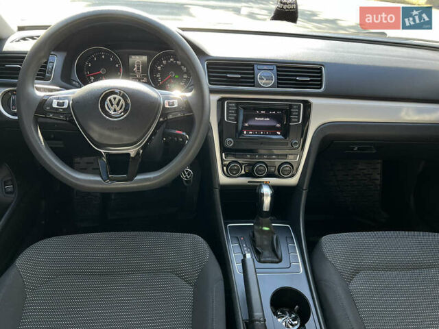 Черный Фольксваген Пассат, объемом двигателя 1.8 л и пробегом 125 тыс. км за 13200 $, фото 12 на Automoto.ua
