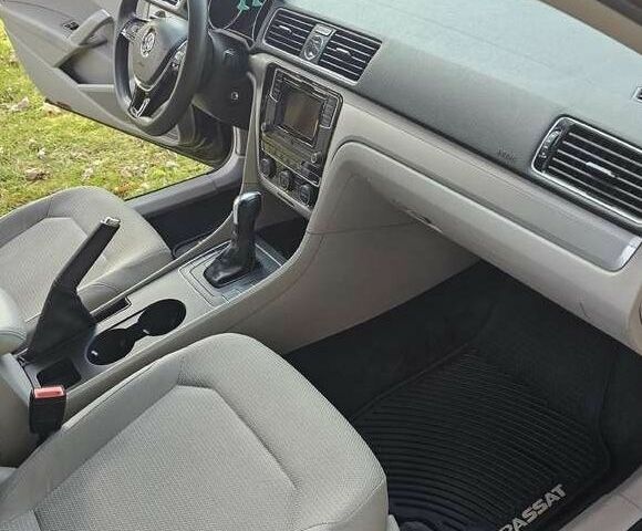 Черный Фольксваген Пассат, объемом двигателя 0 л и пробегом 118 тыс. км за 7500 $, фото 11 на Automoto.ua