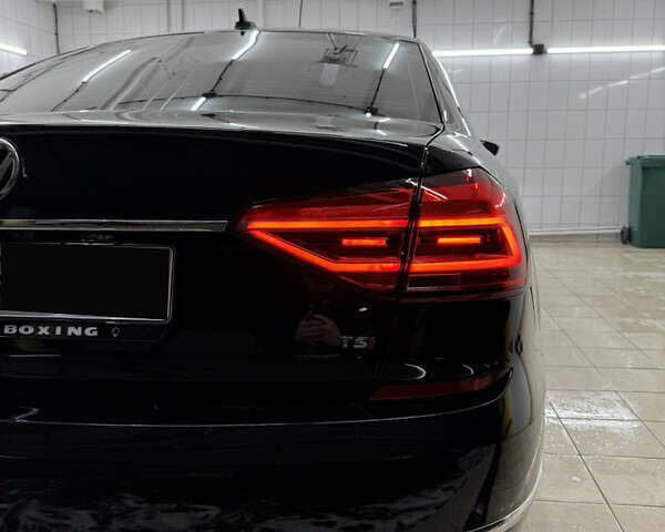 Черный Фольксваген Пассат, объемом двигателя 1.8 л и пробегом 149 тыс. км за 14500 $, фото 11 на Automoto.ua