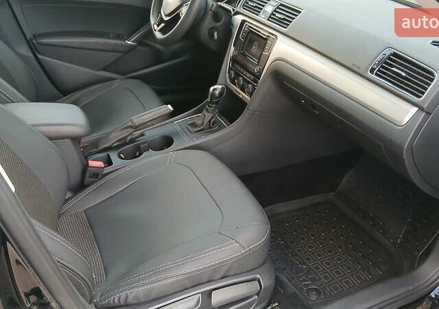 Черный Фольксваген Пассат, объемом двигателя 1.8 л и пробегом 161 тыс. км за 11200 $, фото 20 на Automoto.ua