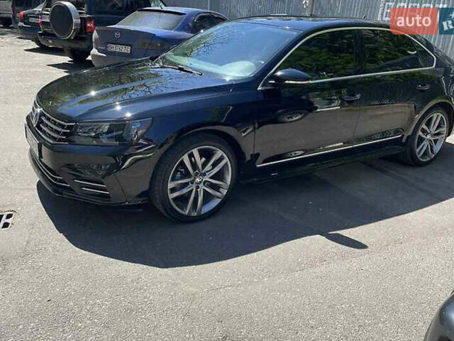 Черный Фольксваген Пассат, объемом двигателя 1.8 л и пробегом 142 тыс. км за 14600 $, фото 4 на Automoto.ua