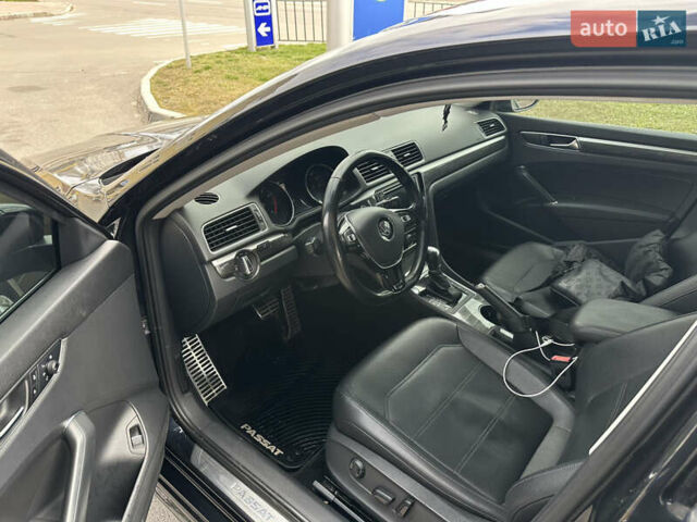 Черный Фольксваген Пассат, объемом двигателя 1.8 л и пробегом 166 тыс. км за 14000 $, фото 4 на Automoto.ua