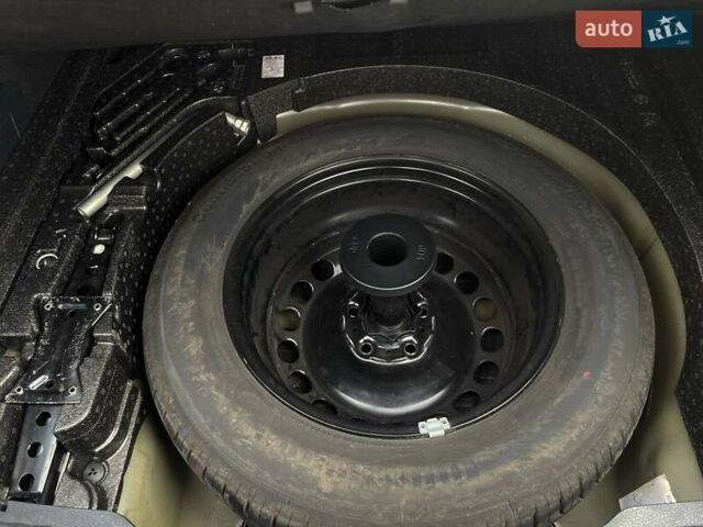 Черный Фольксваген Пассат, объемом двигателя 1.6 л и пробегом 222 тыс. км за 15699 $, фото 11 на Automoto.ua