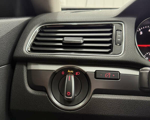 Черный Фольксваген Пассат, объемом двигателя 1.8 л и пробегом 149 тыс. км за 14500 $, фото 38 на Automoto.ua