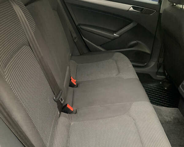 Черный Фольксваген Пассат, объемом двигателя 1.8 л и пробегом 195 тыс. км за 11000 $, фото 16 на Automoto.ua