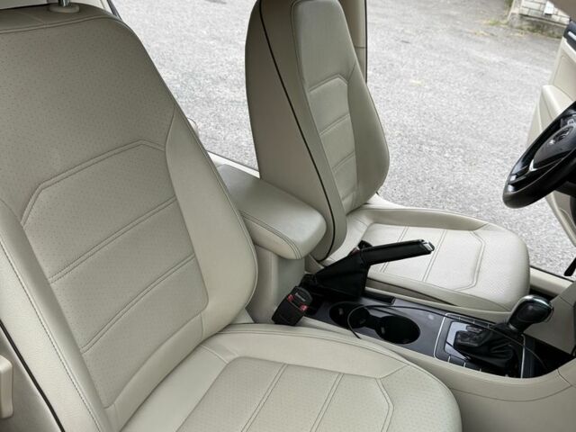 Черный Фольксваген Пассат, объемом двигателя 1.8 л и пробегом 190 тыс. км за 13800 $, фото 17 на Automoto.ua