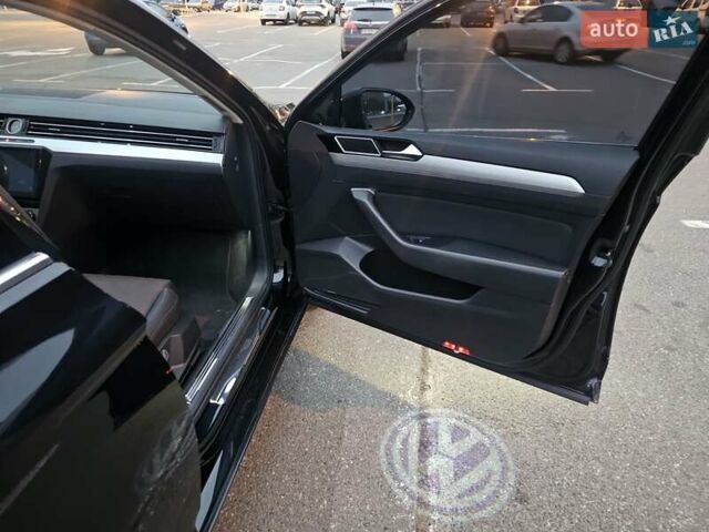 Черный Фольксваген Пассат, объемом двигателя 1.8 л и пробегом 175 тыс. км за 15800 $, фото 14 на Automoto.ua