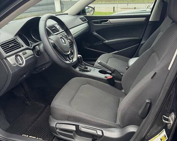 Черный Фольксваген Пассат, объемом двигателя 1.8 л и пробегом 198 тыс. км за 12900 $, фото 13 на Automoto.ua