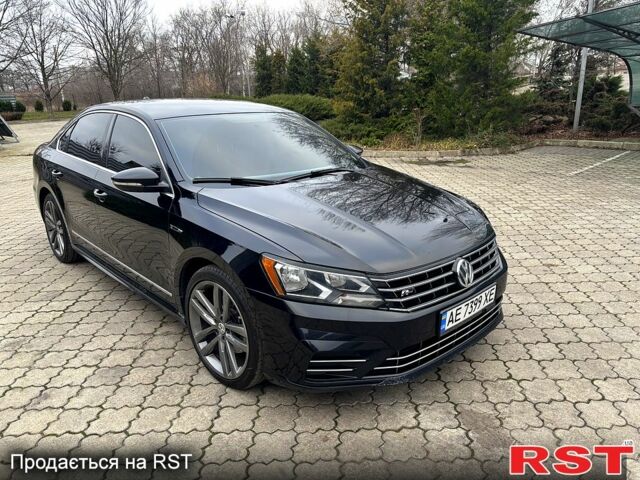 Черный Фольксваген Пассат, объемом двигателя 1.8 л и пробегом 225 тыс. км за 12000 $, фото 5 на Automoto.ua