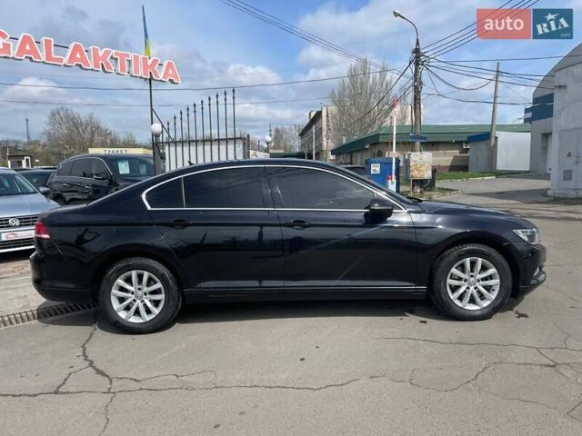 Черный Фольксваген Пассат, объемом двигателя 1.6 л и пробегом 222 тыс. км за 15699 $, фото 7 на Automoto.ua