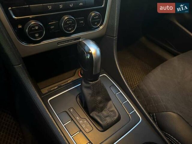 Черный Фольксваген Пассат, объемом двигателя 1.8 л и пробегом 225 тыс. км за 11990 $, фото 25 на Automoto.ua