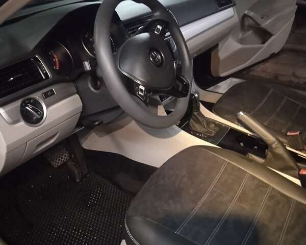 Черный Фольксваген Пассат, объемом двигателя 1.8 л и пробегом 175 тыс. км за 12500 $, фото 9 на Automoto.ua