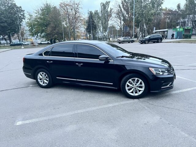 Черный Фольксваген Пассат, объемом двигателя 1.8 л и пробегом 175 тыс. км за 12200 $, фото 12 на Automoto.ua