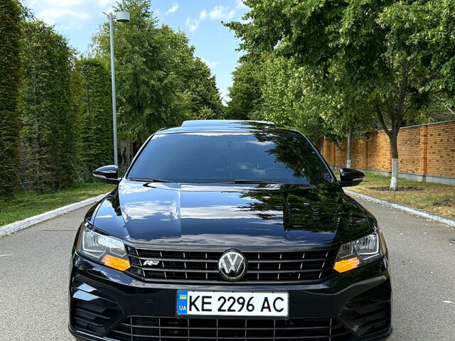 Черный Фольксваген Пассат, объемом двигателя 1.8 л и пробегом 170 тыс. км за 13999 $, фото 1 на Automoto.ua