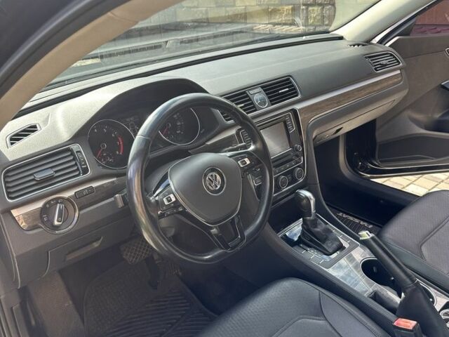 Черный Фольксваген Пассат, объемом двигателя 1.8 л и пробегом 188 тыс. км за 13200 $, фото 4 на Automoto.ua