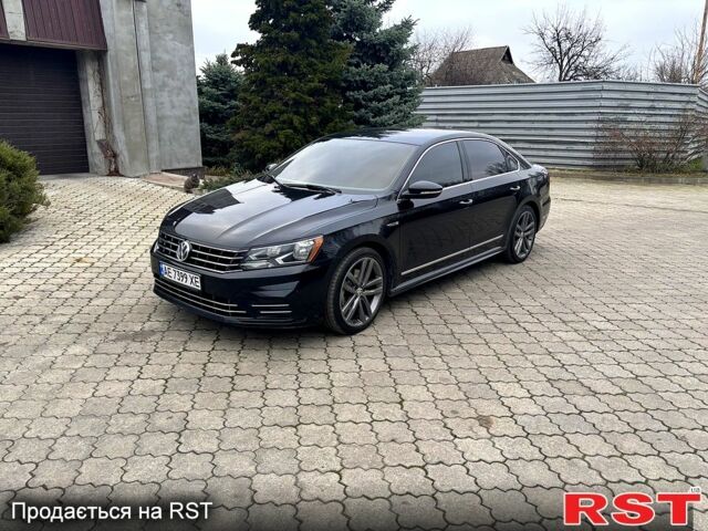 Черный Фольксваген Пассат, объемом двигателя 1.8 л и пробегом 225 тыс. км за 12000 $, фото 7 на Automoto.ua