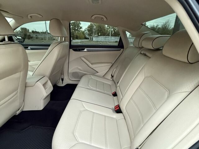 Черный Фольксваген Пассат, объемом двигателя 1.8 л и пробегом 190 тыс. км за 13800 $, фото 10 на Automoto.ua