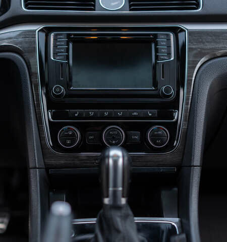 Чорний Фольксваген Пассат, об'ємом двигуна 1.8 л та пробігом 191 тис. км за 13800 $, фото 23 на Automoto.ua