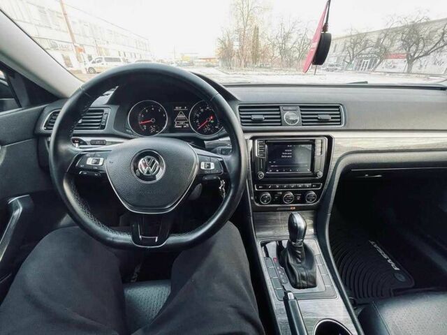 Черный Фольксваген Пассат, объемом двигателя 1.8 л и пробегом 250 тыс. км за 9000 $, фото 6 на Automoto.ua