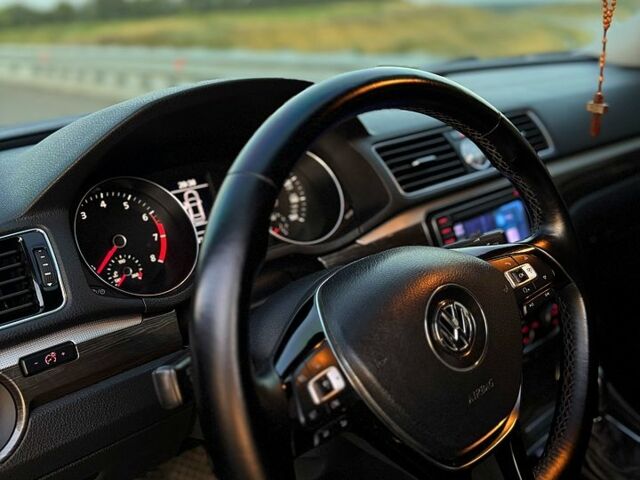 Черный Фольксваген Пассат, объемом двигателя 1.8 л и пробегом 186 тыс. км за 12000 $, фото 2 на Automoto.ua