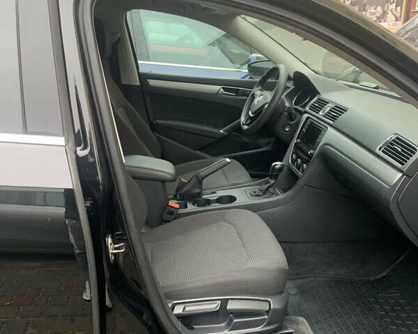 Черный Фольксваген Пассат, объемом двигателя 1.8 л и пробегом 195 тыс. км за 11000 $, фото 12 на Automoto.ua