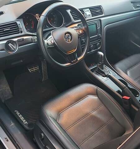 Черный Фольксваген Пассат, объемом двигателя 1.8 л и пробегом 89 тыс. км за 16200 $, фото 5 на Automoto.ua