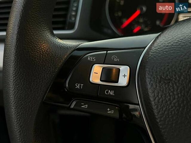 Черный Фольксваген Пассат, объемом двигателя 1.8 л и пробегом 225 тыс. км за 11990 $, фото 18 на Automoto.ua