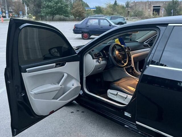 Черный Фольксваген Пассат, объемом двигателя 1.8 л и пробегом 175 тыс. км за 12200 $, фото 6 на Automoto.ua