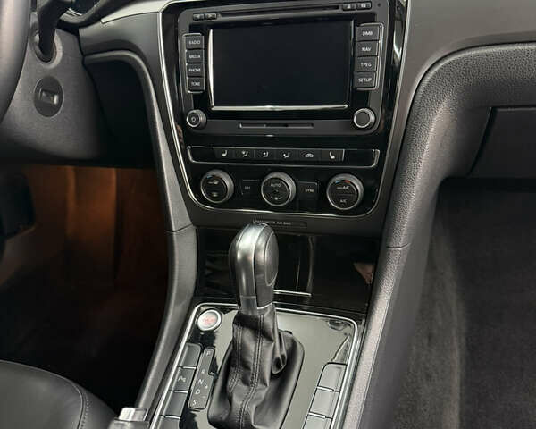 Черный Фольксваген Пассат, объемом двигателя 1.8 л и пробегом 149 тыс. км за 14500 $, фото 26 на Automoto.ua