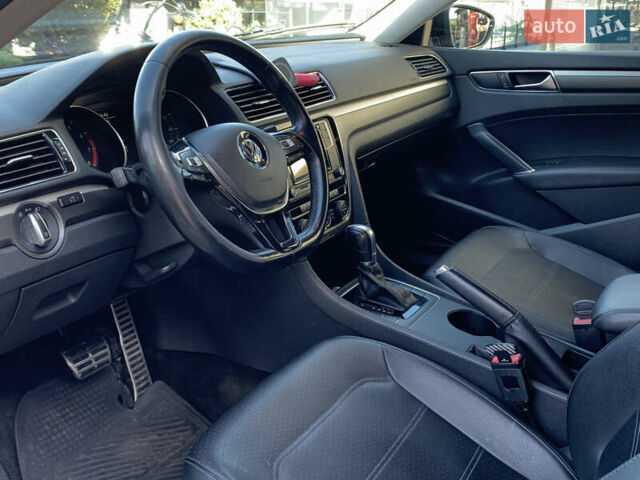 Черный Фольксваген Пассат, объемом двигателя 1.8 л и пробегом 210 тыс. км за 11800 $, фото 11 на Automoto.ua