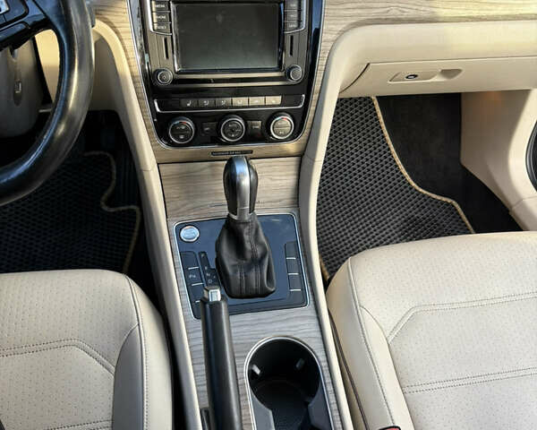 Черный Фольксваген Пассат, объемом двигателя 1.8 л и пробегом 168 тыс. км за 15500 $, фото 16 на Automoto.ua