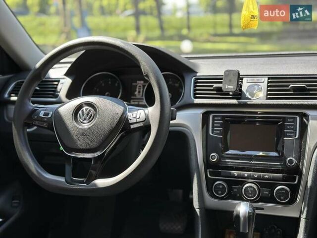 Черный Фольксваген Пассат, объемом двигателя 1.8 л и пробегом 206 тыс. км за 9999 $, фото 10 на Automoto.ua