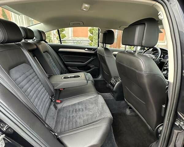 Чорний Фольксваген Пассат, об'ємом двигуна 1.97 л та пробігом 221 тис. км за 18400 $, фото 126 на Automoto.ua