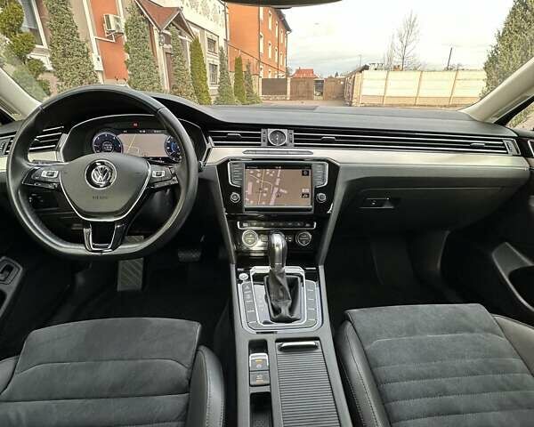 Черный Фольксваген Пассат, объемом двигателя 1.97 л и пробегом 221 тыс. км за 17950 $, фото 107 на Automoto.ua